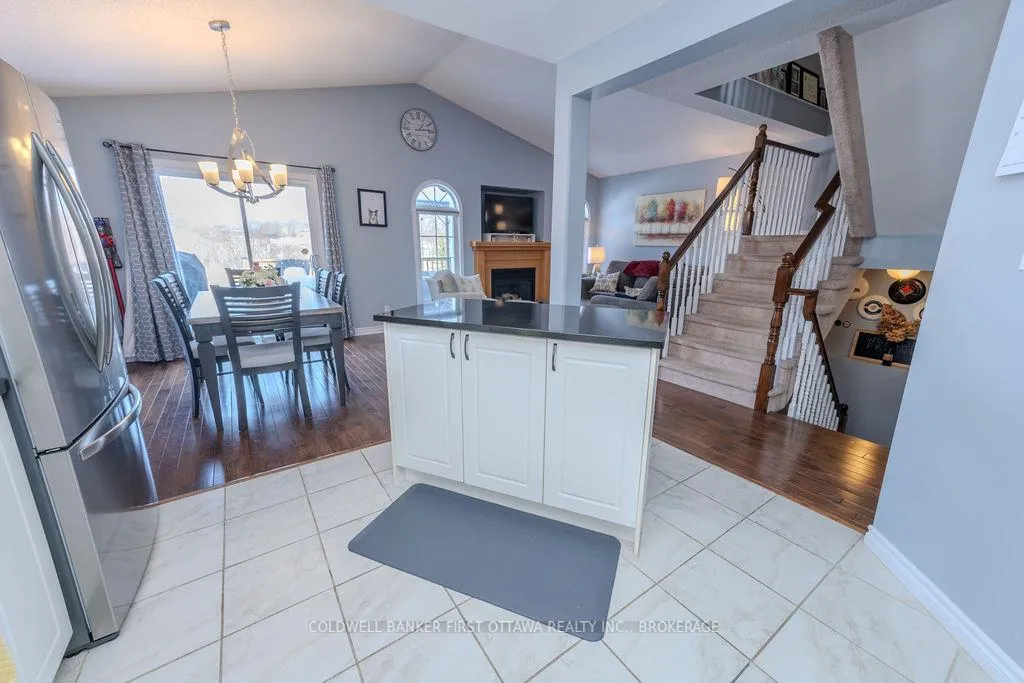 Photo 5 of 554 Freeman Crescent, Kingston, Kingston East (Incl Barret Crt) — HOMEH
