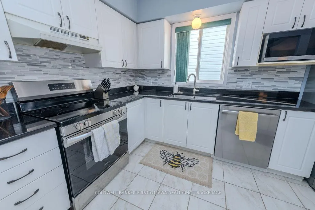 Photo 8 of 554 Freeman Crescent, Kingston, Kingston East (Incl Barret Crt) — HOMEH