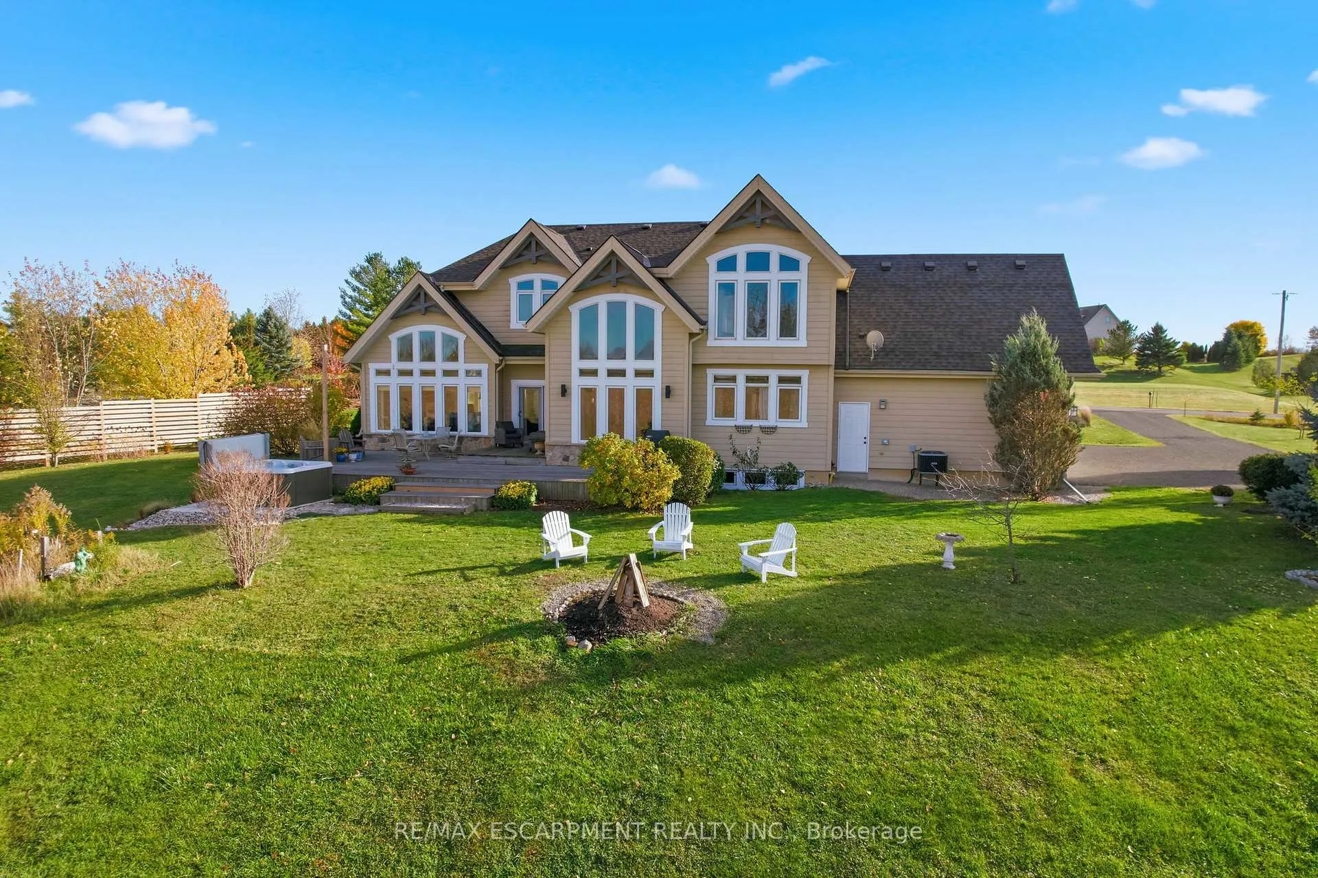 Photo 2 of 250 Old Onondaga Road E, Brantford — HOMEH