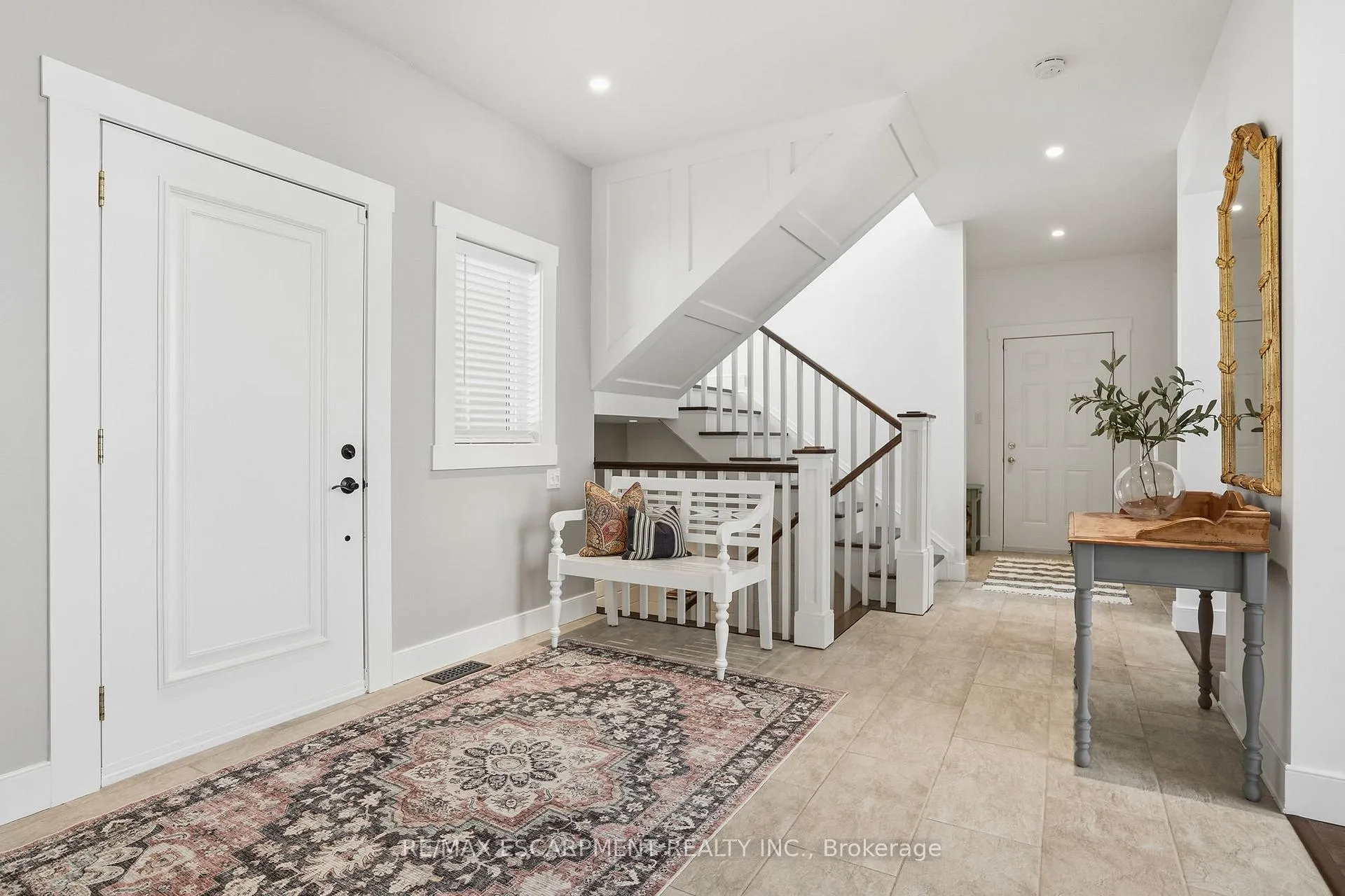 Photo 4 of 250 Old Onondaga Road E, Brantford — HOMEH