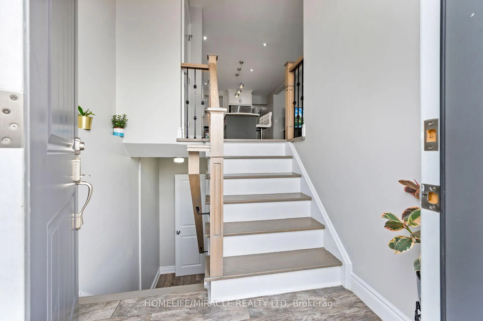 Photo 9 of 3 Agincourt Road, Vaughan, West Woodbridge — HOMEH