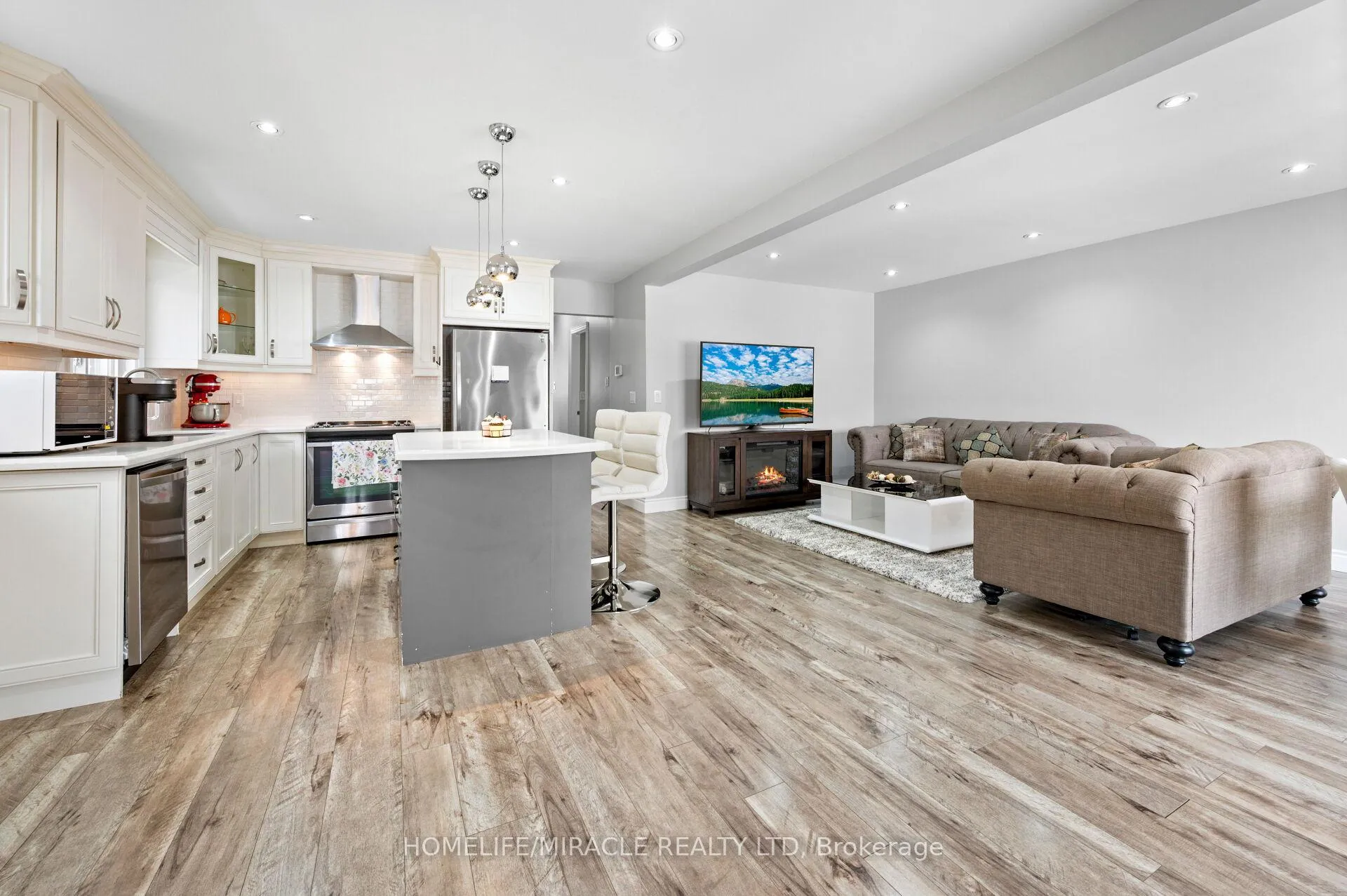 Photo 10 of 3 Agincourt Road, Vaughan, West Woodbridge — HOMEH