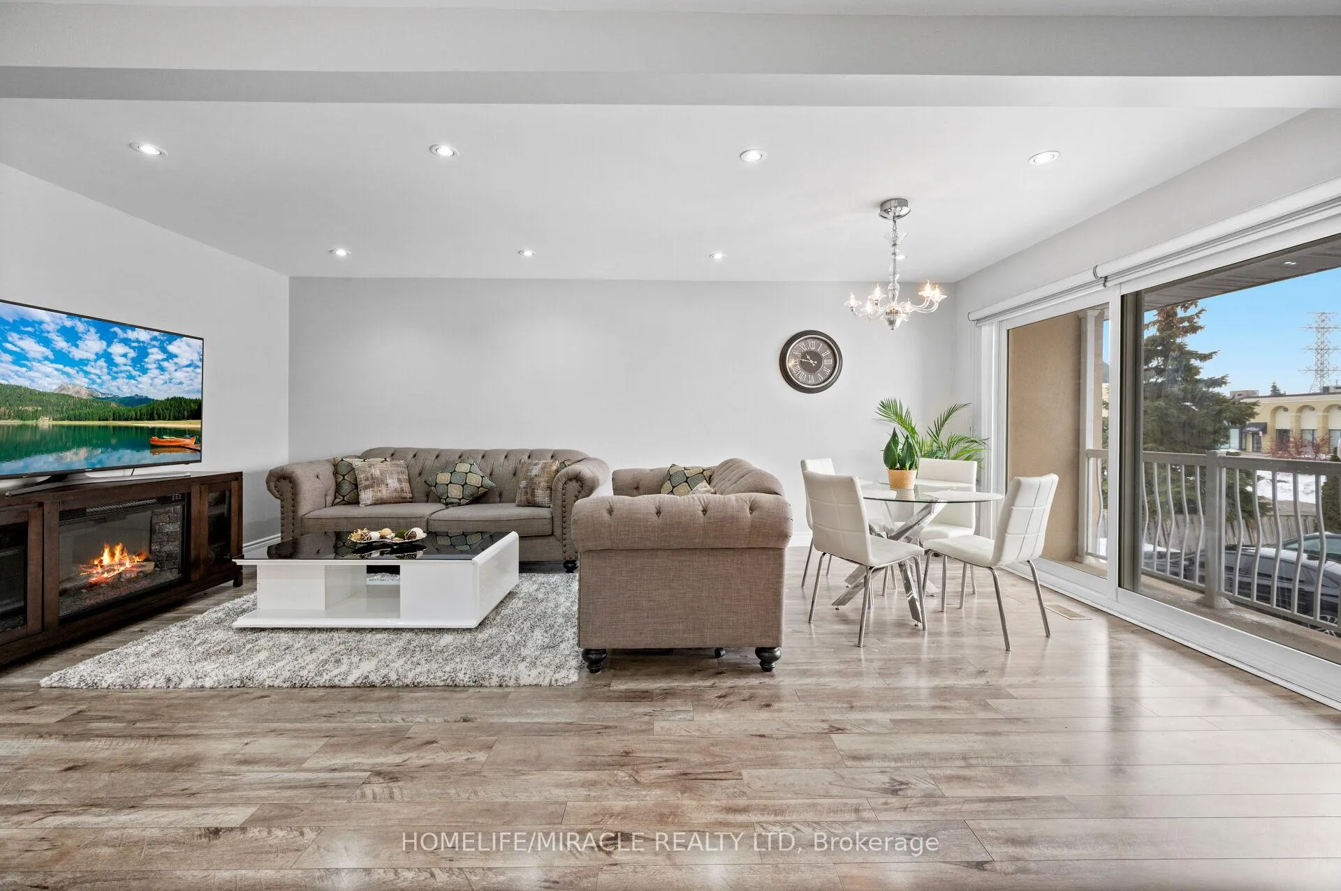 Photo 11 of 3 Agincourt Road, Vaughan, West Woodbridge — HOMEH