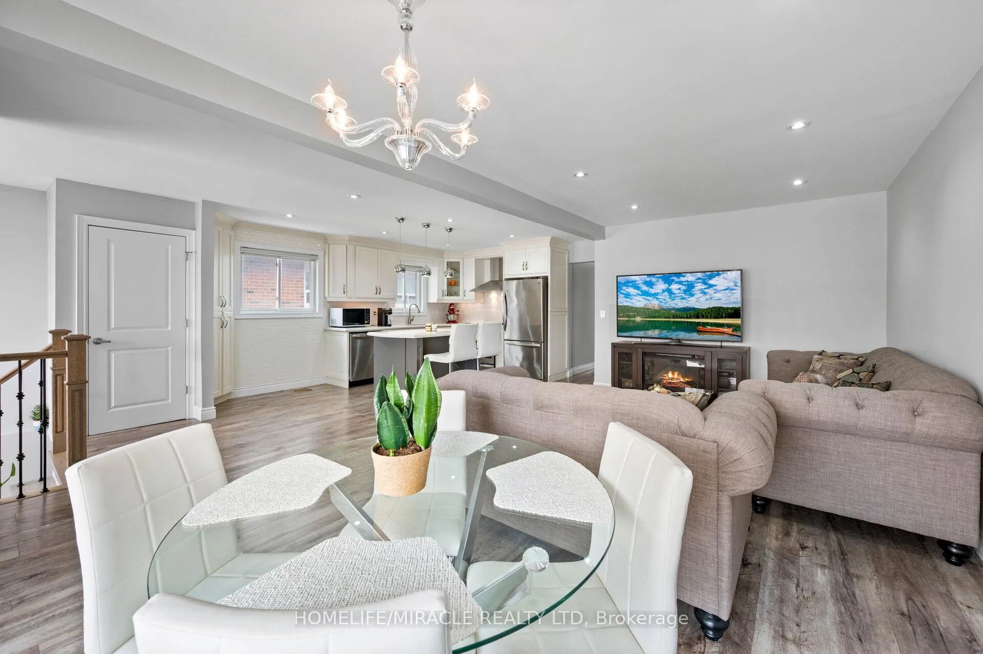 Photo 15 of 3 Agincourt Road, Vaughan, West Woodbridge — HOMEH