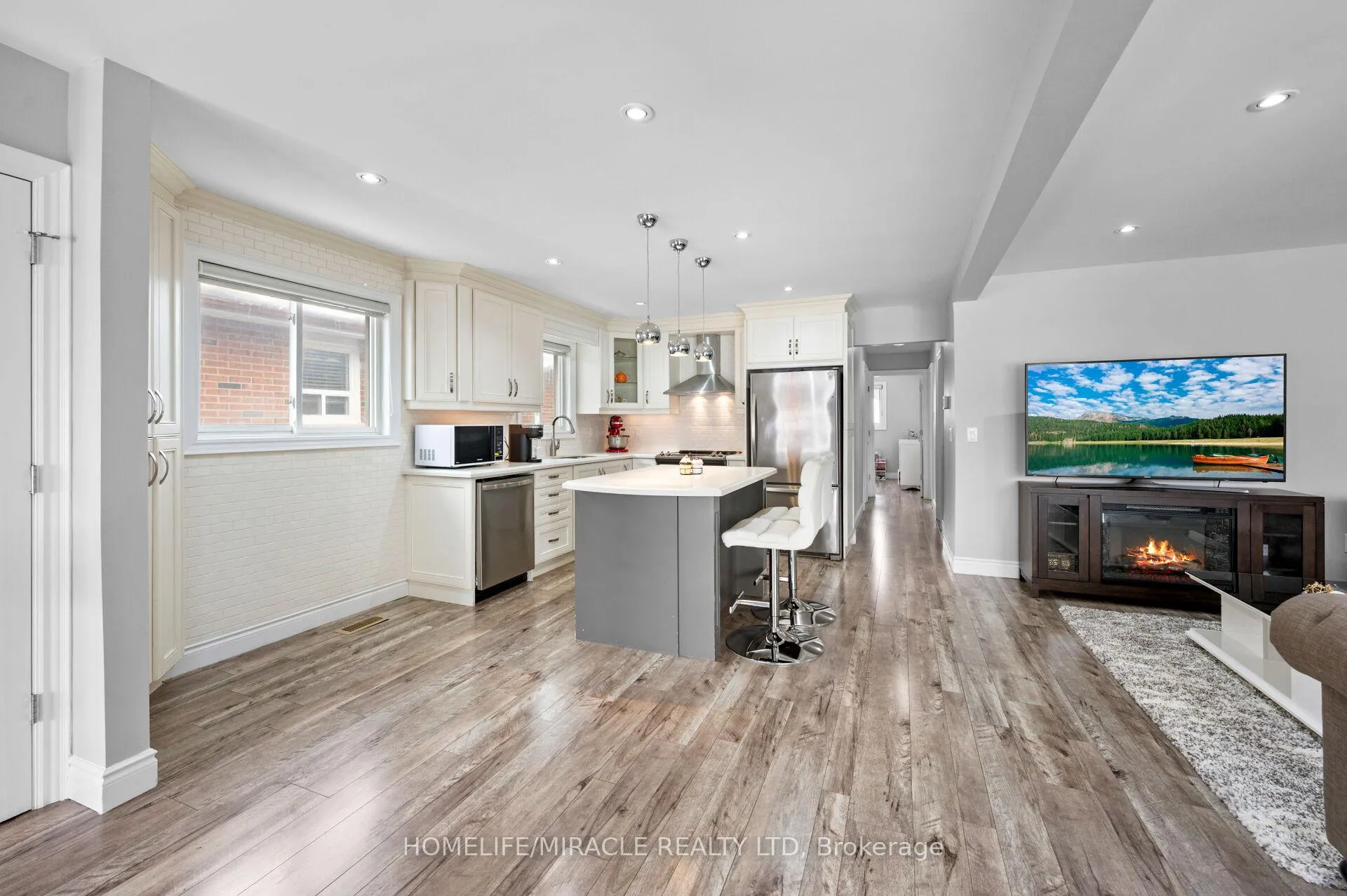 Photo 16 of 3 Agincourt Road, Vaughan, West Woodbridge — HOMEH