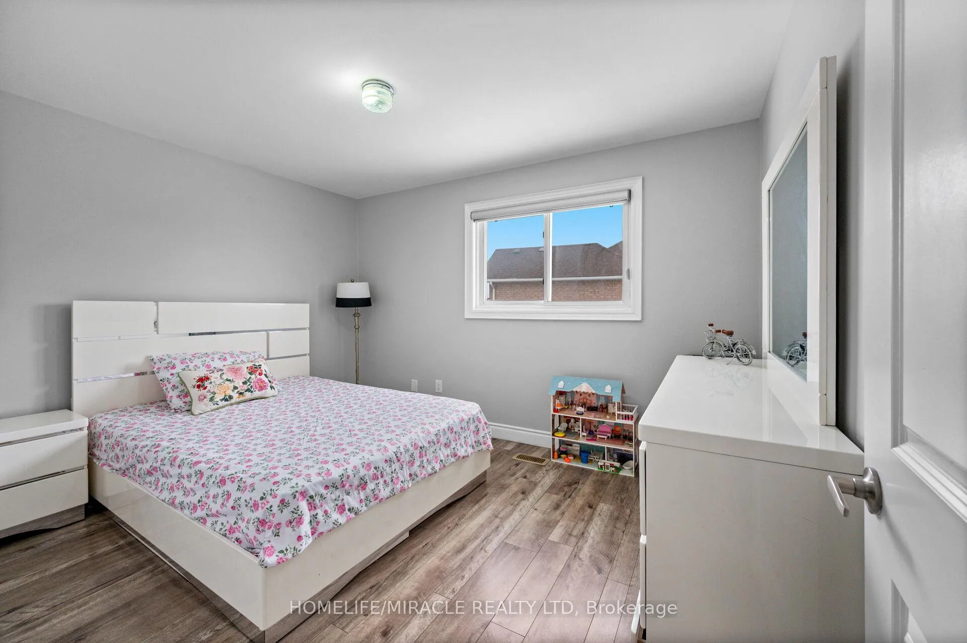 Photo 23 of 3 Agincourt Road, Vaughan, West Woodbridge — HOMEH