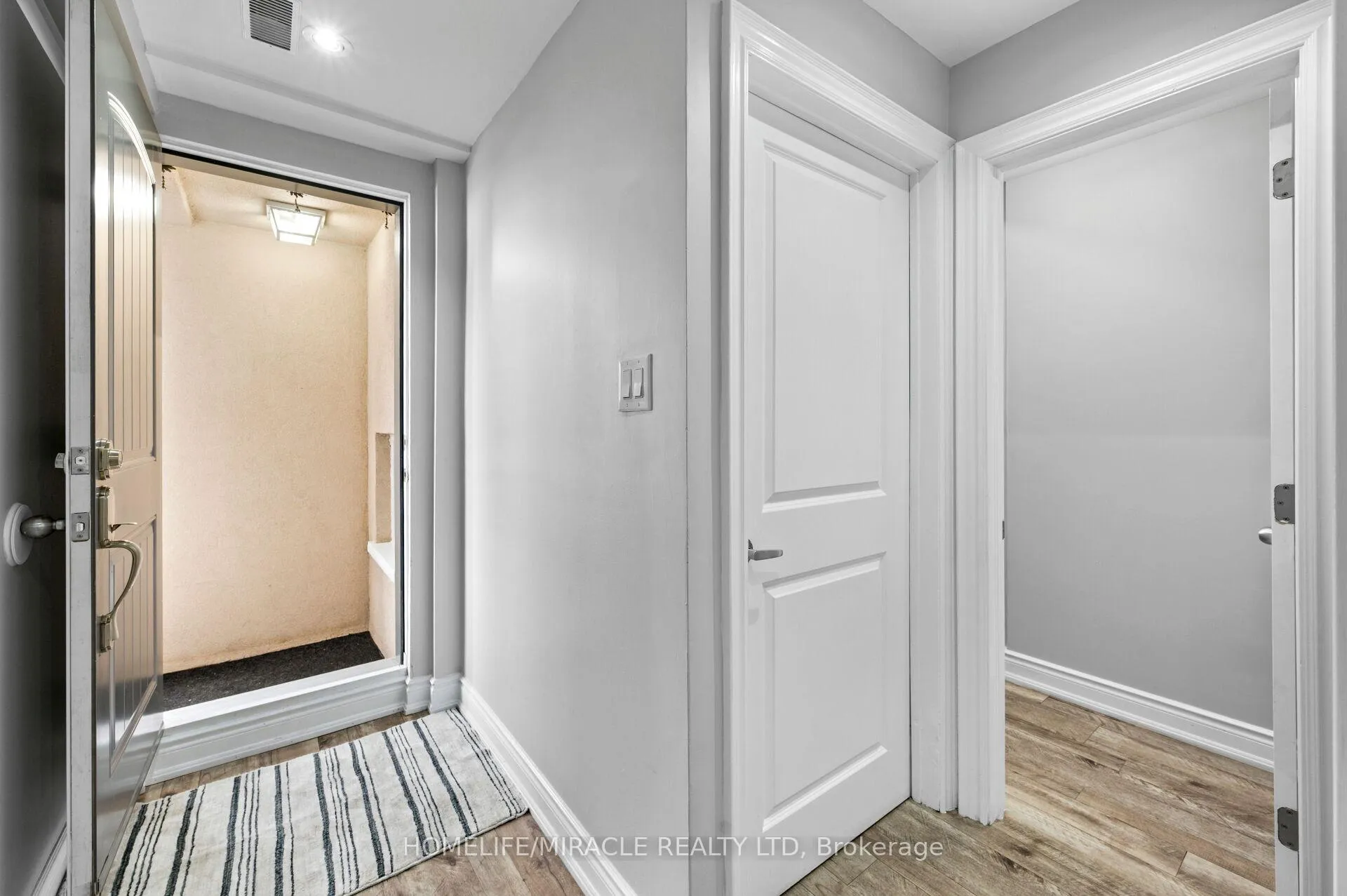 Photo 33 of 3 Agincourt Road, Vaughan, West Woodbridge — HOMEH