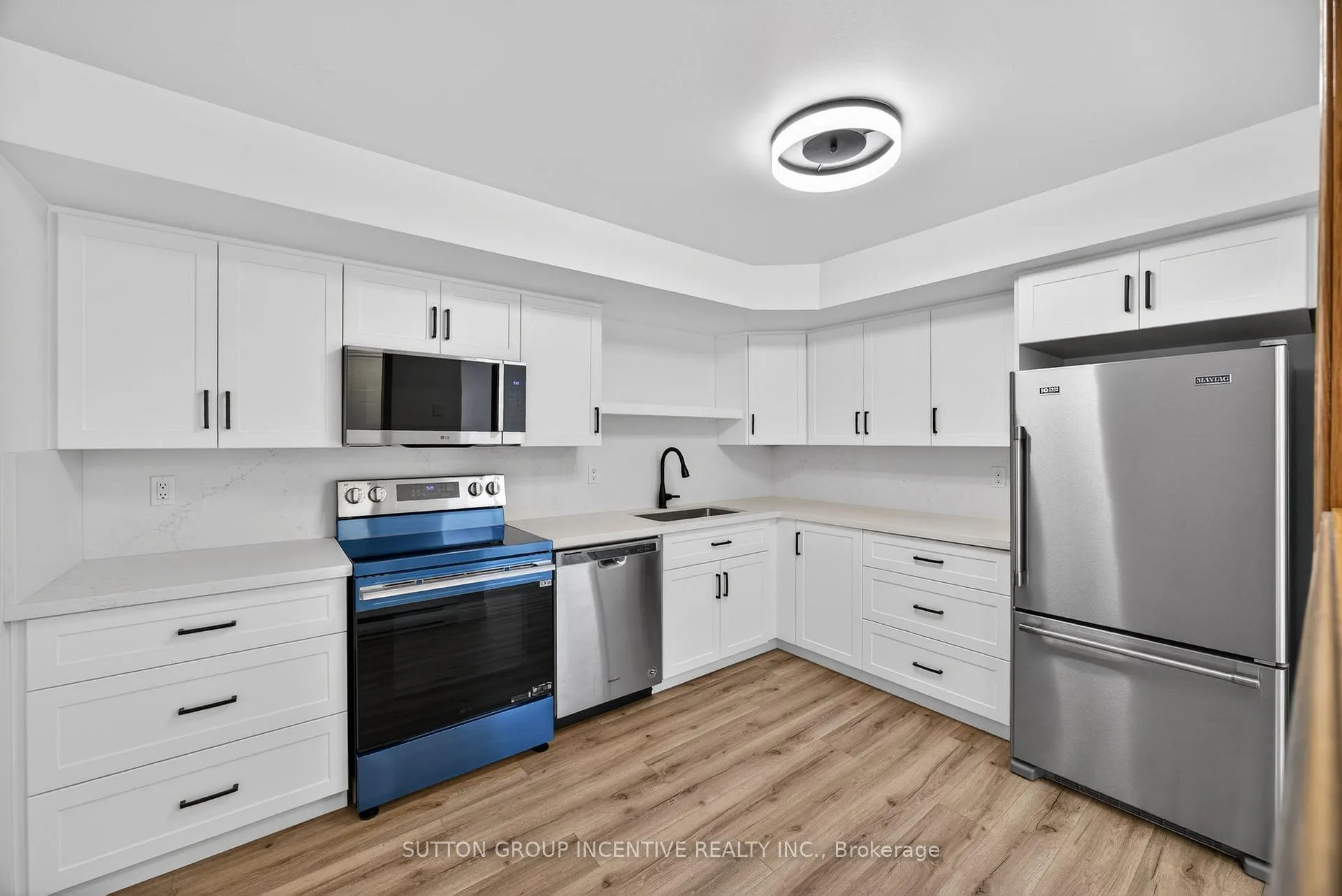 Photo 10 of 120 D'Ambrosio Drive, Barrie, Painswick North — HOMEH