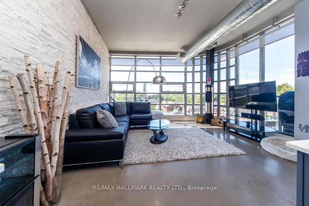 Photo 4 of Unit 403, 952 Kingston Road, Toronto, East End-Danforth — HOMEH