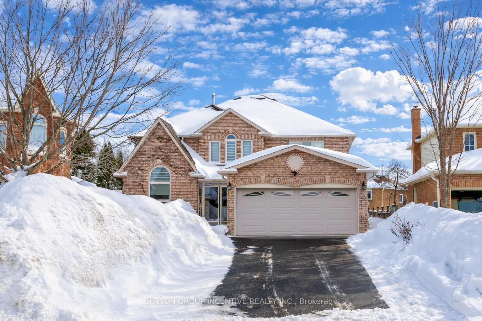 Photo 1 of 10 Gordon Court, Barrie, West Bayfield — HOMEH