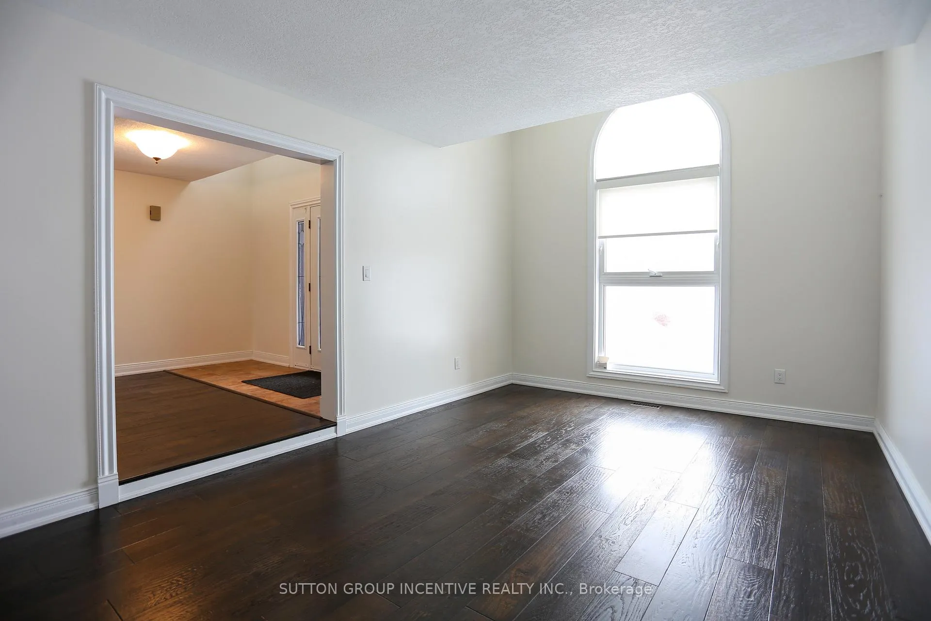Photo 10 of 10 Gordon Court, Barrie, West Bayfield — HOMEH