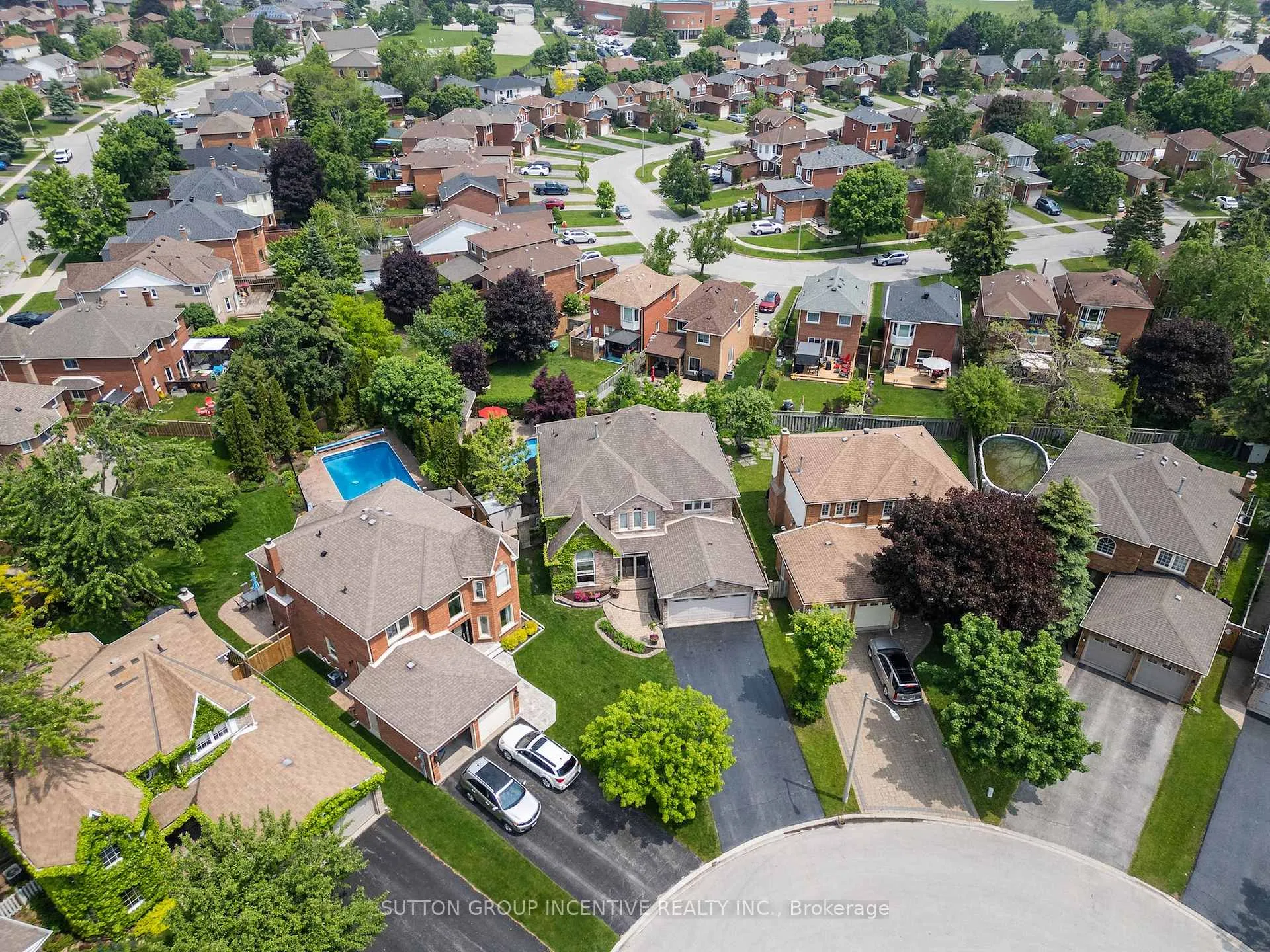 Photo 27 of 10 Gordon Court, Barrie, West Bayfield — HOMEH