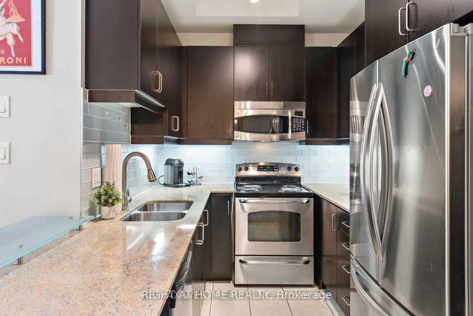 Photo 9 of 1463 Queen Street E, Toronto, Greenwood-Coxwell — HOMEH
