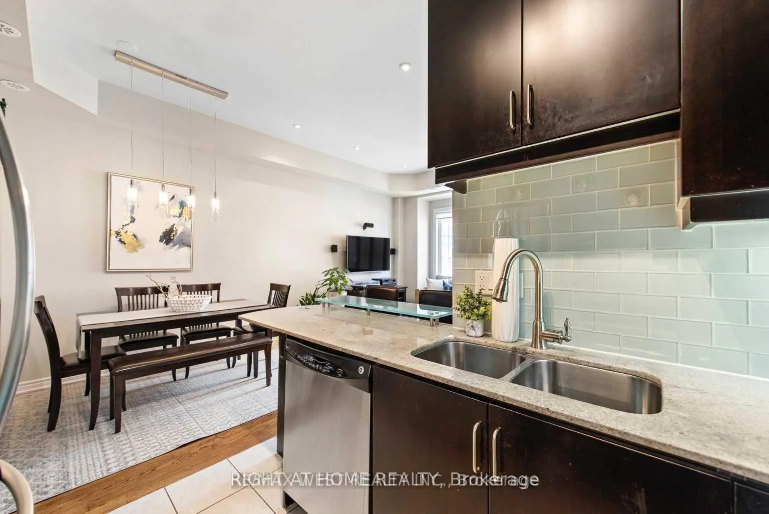 Photo 10 of 1463 Queen Street E, Toronto, Greenwood-Coxwell — HOMEH