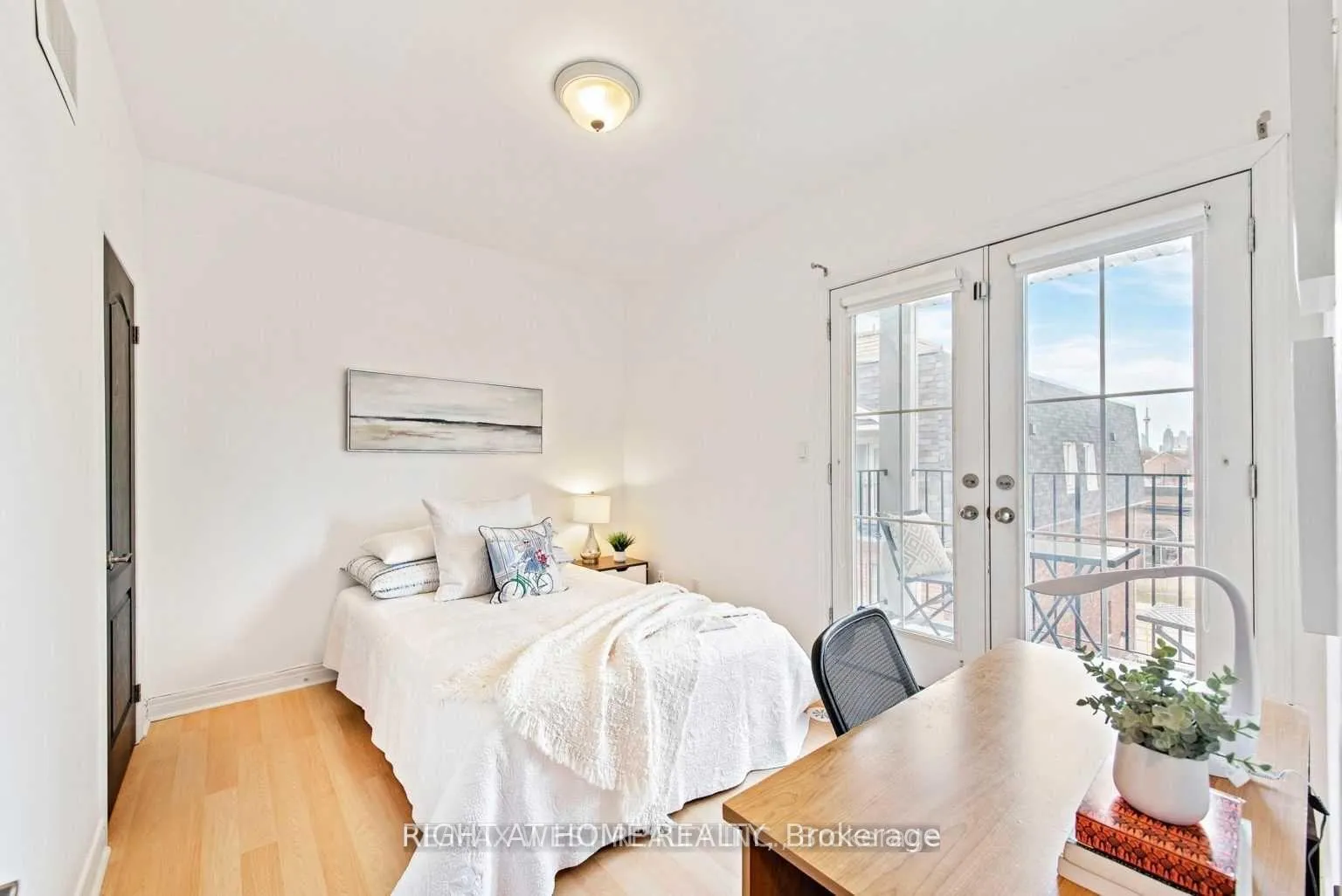Photo 15 of 1463 Queen Street E, Toronto, Greenwood-Coxwell — HOMEH
