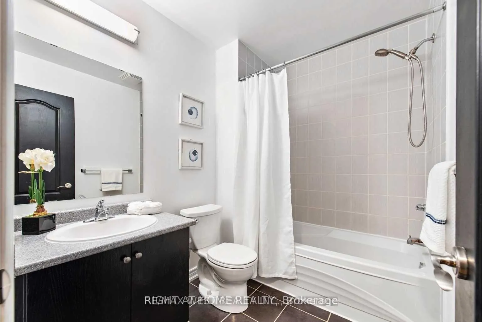 Photo 18 of 1463 Queen Street E, Toronto, Greenwood-Coxwell — HOMEH