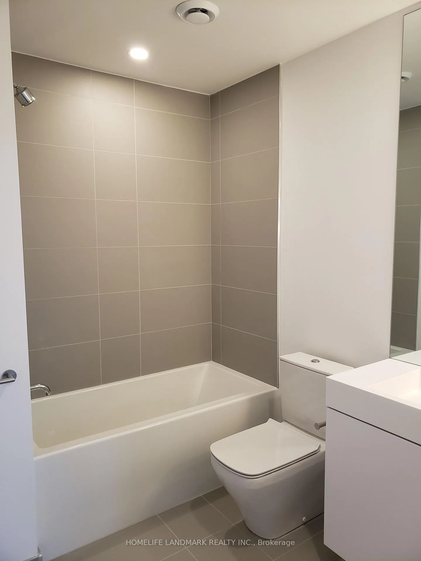 Photo 9 of Unit 420, 33 Helendale Avenue, Toronto, Yonge-Eglinton — HOMEH