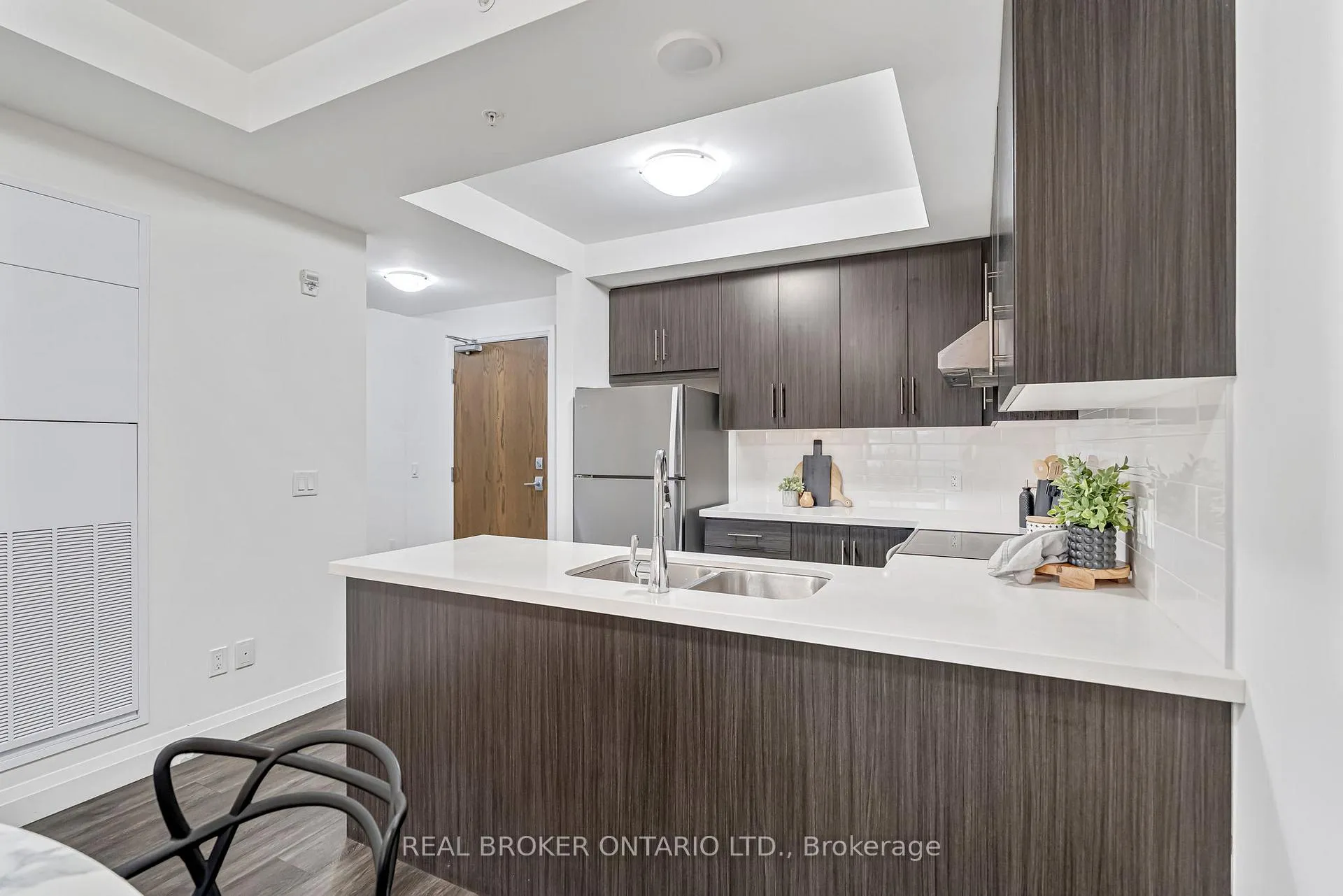 Photo 10 of Unit 302, 30 Hamilton Street S, Hamilton, Waterdown — HOMEH