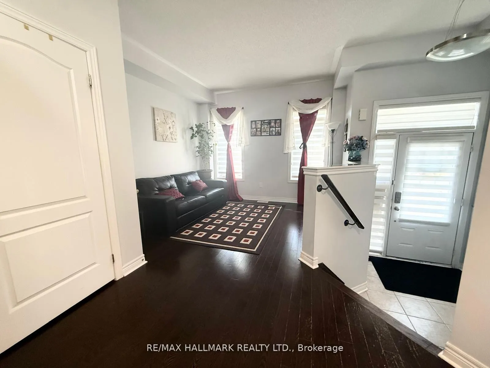 Photo 3 of 10 Pearcey Crescent, Barrie, West Bayfield — HOMEH