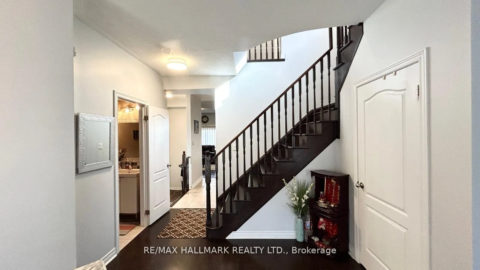 Photo 4 of 10 Pearcey Crescent, Barrie, West Bayfield — HOMEH