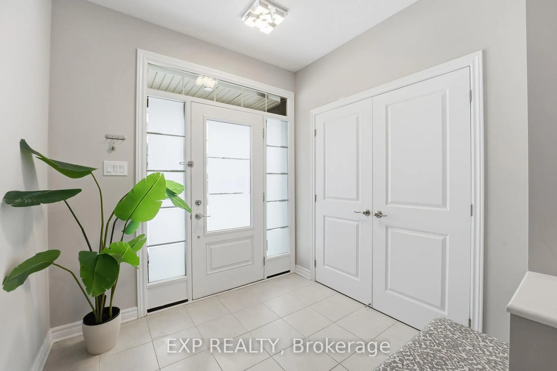 Photo 3 of 118 Discovery Crescent, Ottawa, Stittsville (North) — HOMEH