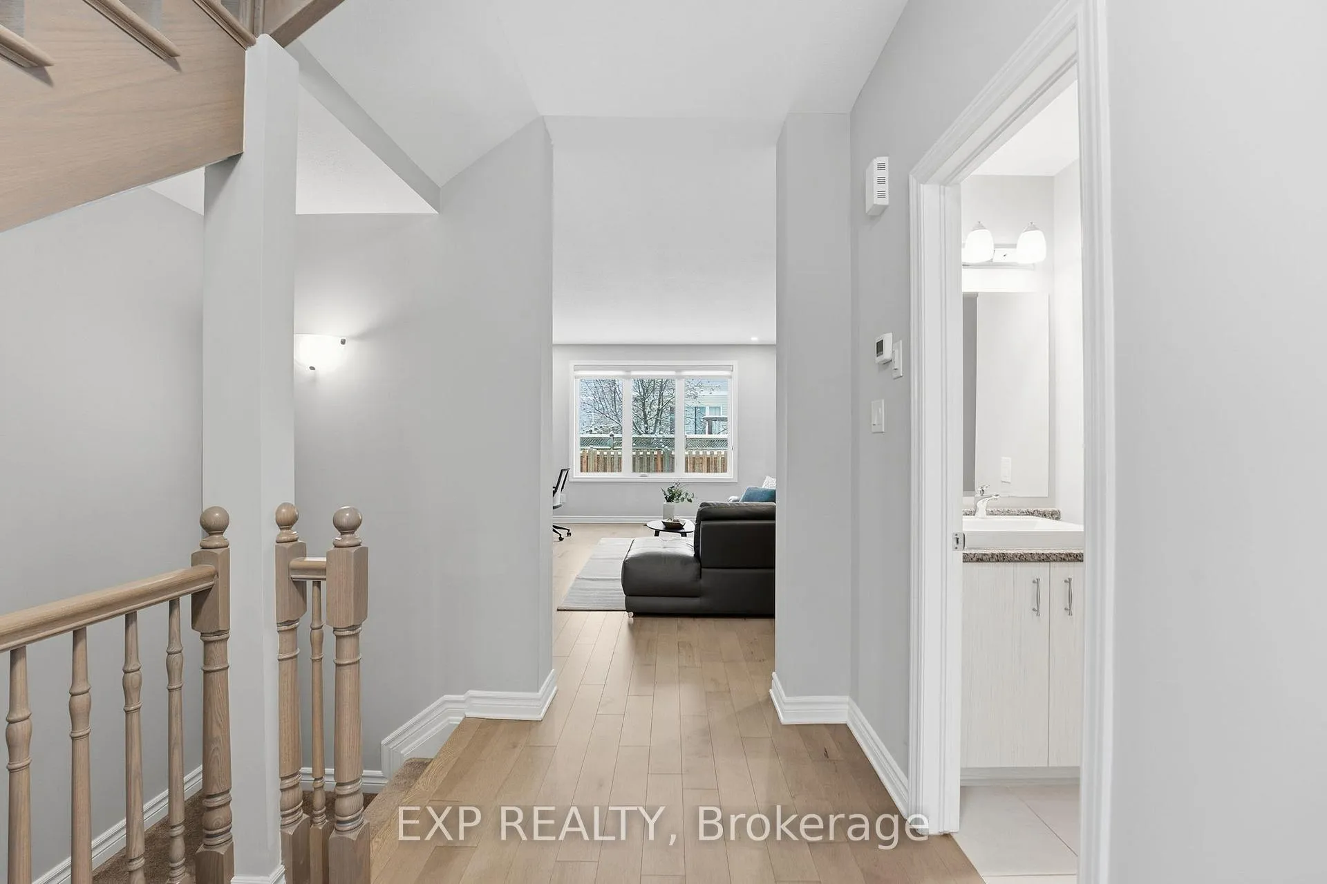 Photo 5 of 118 Discovery Crescent, Ottawa, Stittsville (North) — HOMEH