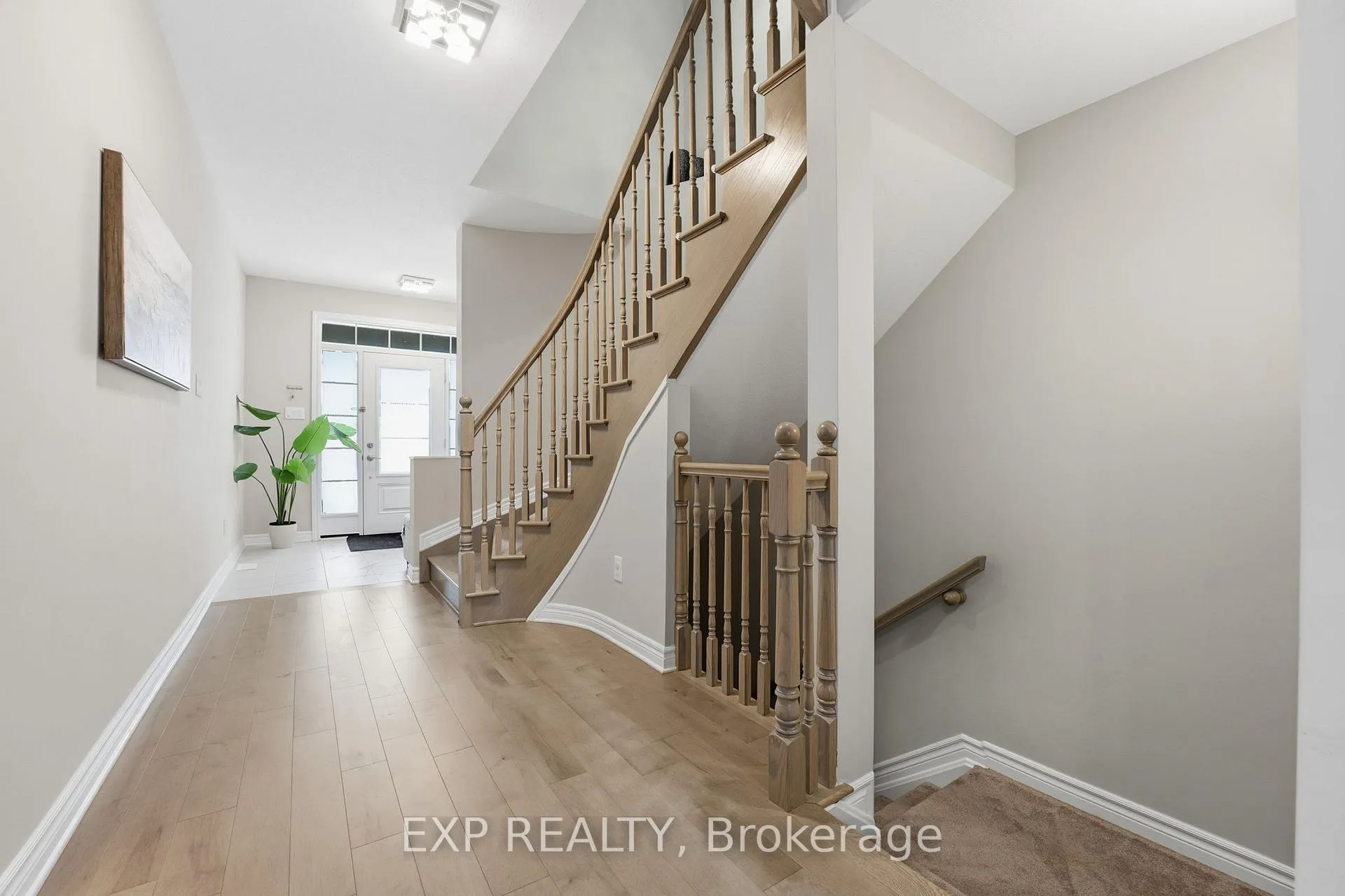 Photo 6 of 118 Discovery Crescent, Ottawa, Stittsville (North) — HOMEH
