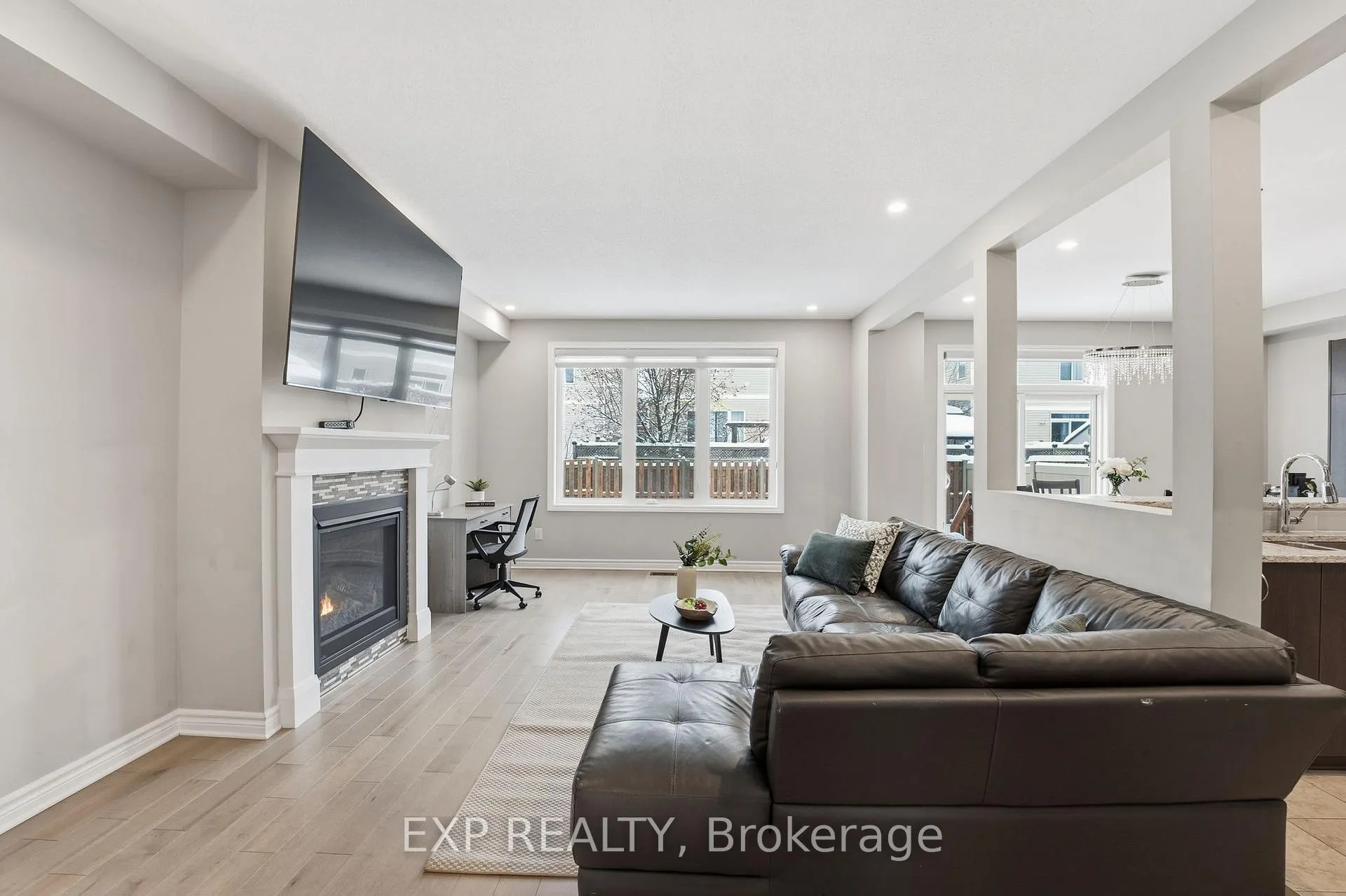 Photo 8 of 118 Discovery Crescent, Ottawa, Stittsville (North) — HOMEH