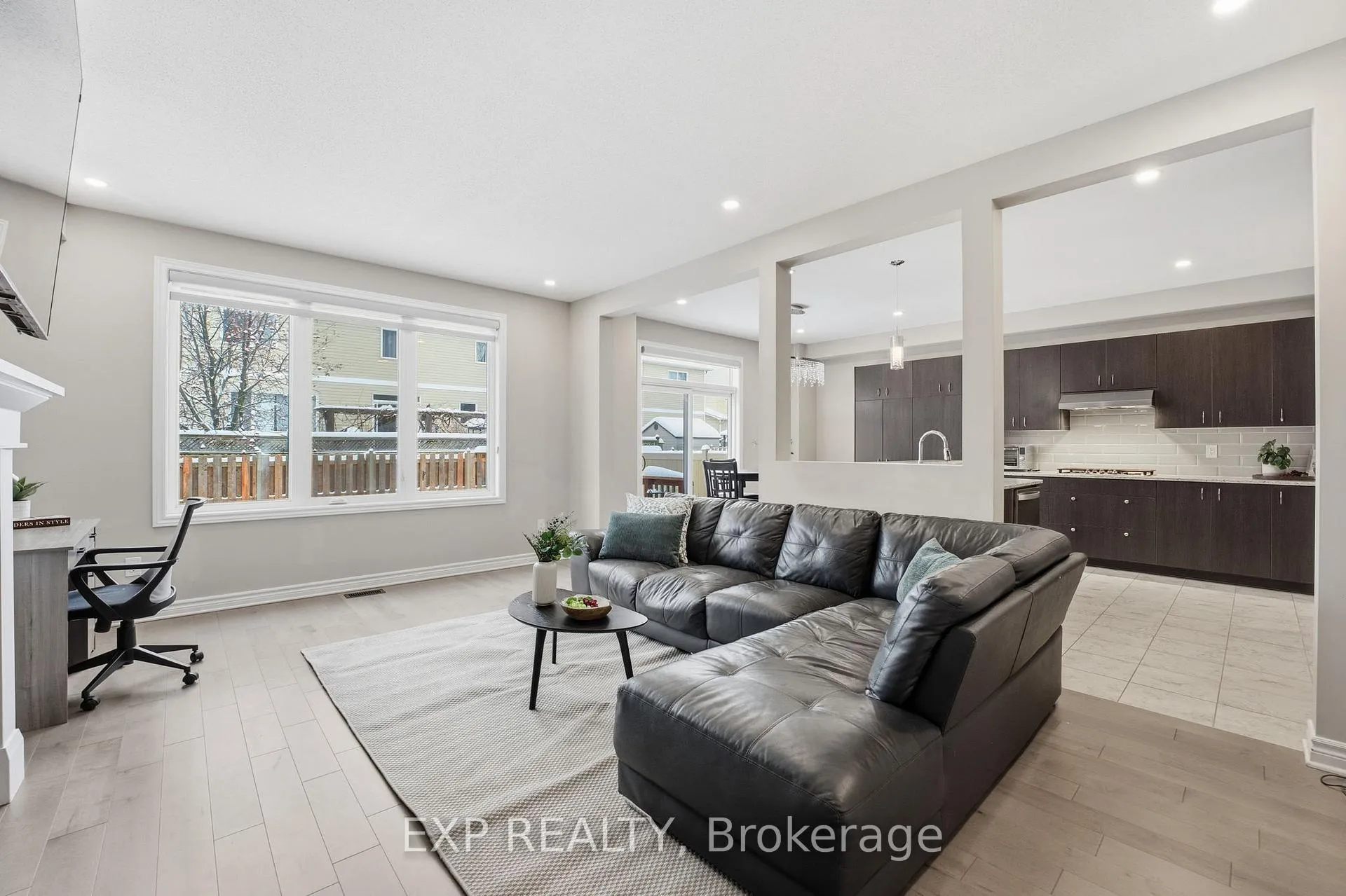 Photo 10 of 118 Discovery Crescent, Ottawa, Stittsville (North) — HOMEH