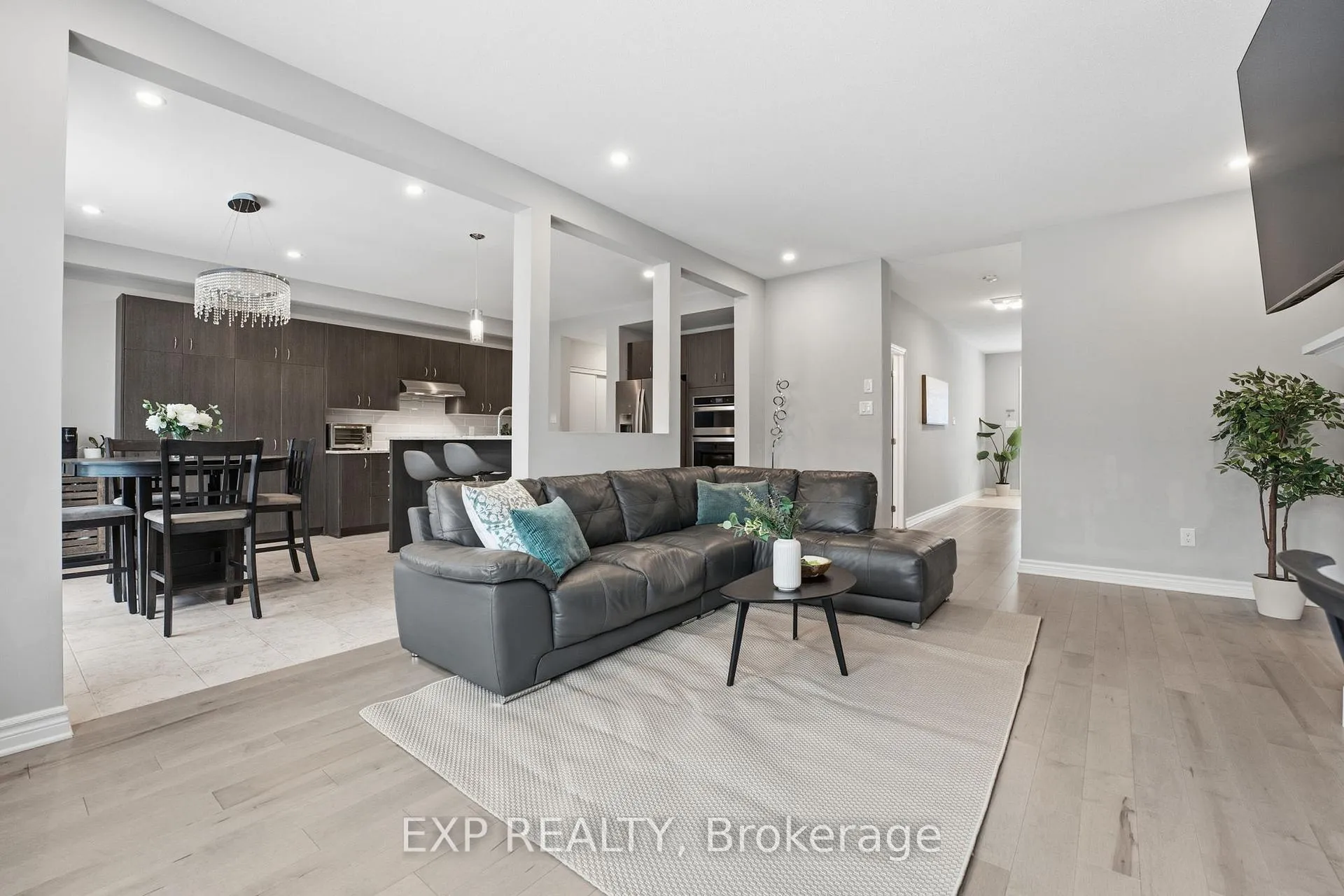 Photo 11 of 118 Discovery Crescent, Ottawa, Stittsville (North) — HOMEH