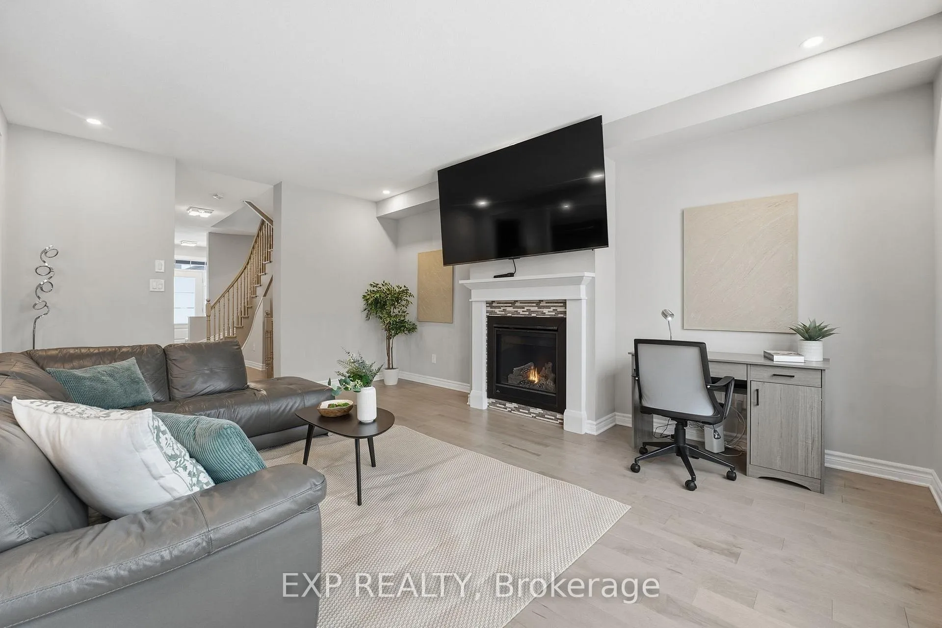 Photo 12 of 118 Discovery Crescent, Ottawa, Stittsville (North) — HOMEH
