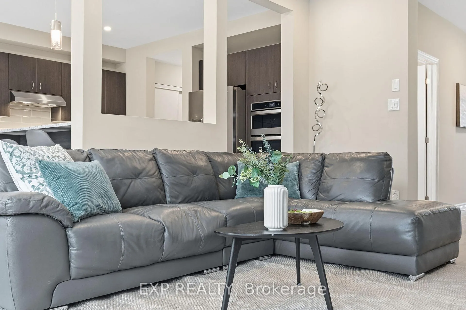 Photo 13 of 118 Discovery Crescent, Ottawa, Stittsville (North) — HOMEH