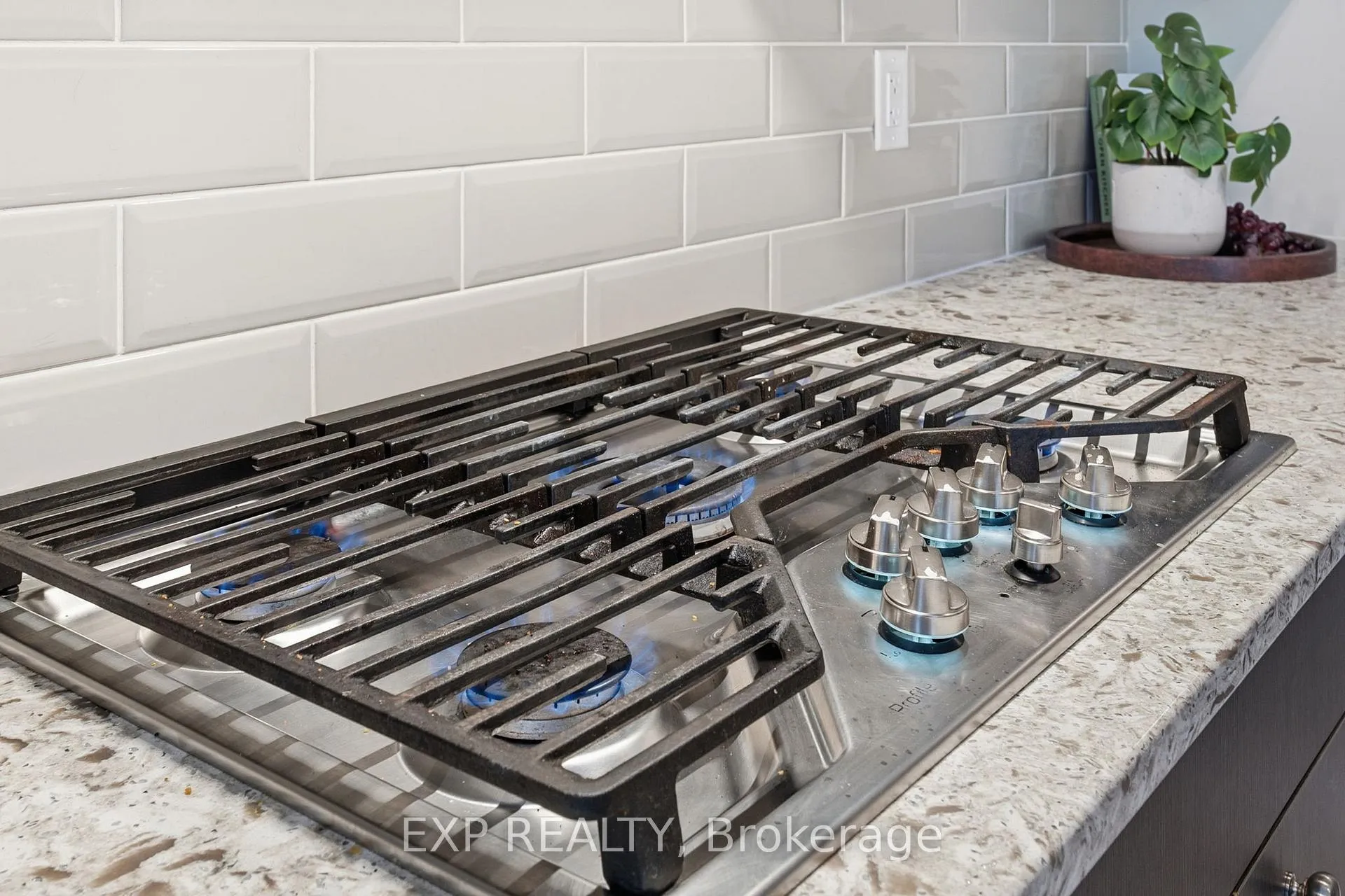 Photo 23 of 118 Discovery Crescent, Ottawa, Stittsville (North) — HOMEH