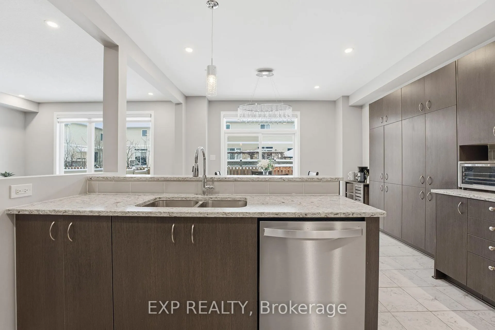 Photo 24 of 118 Discovery Crescent, Ottawa, Stittsville (North) — HOMEH