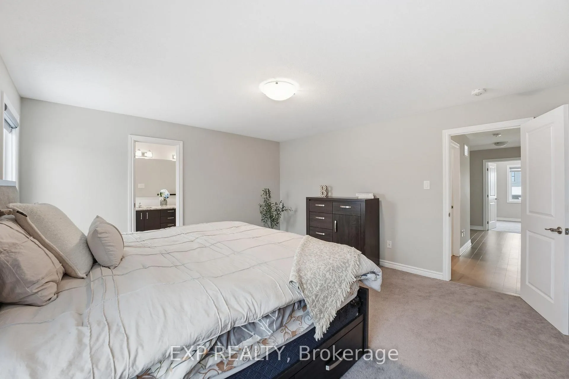 Photo 31 of 118 Discovery Crescent, Ottawa, Stittsville (North) — HOMEH
