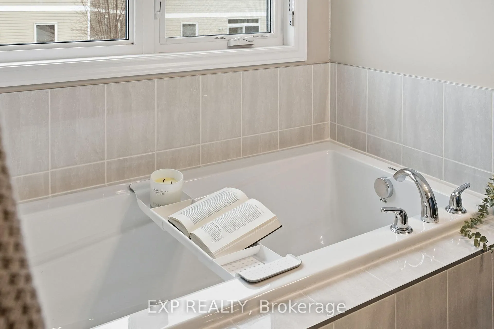 Photo 32 of 118 Discovery Crescent, Ottawa, Stittsville (North) — HOMEH