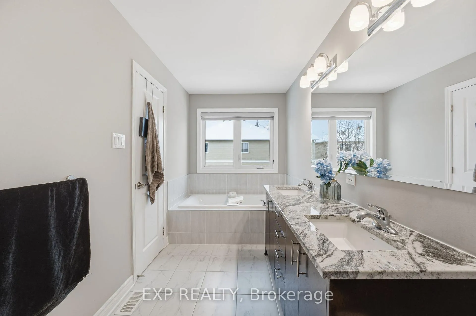 Photo 36 of 118 Discovery Crescent, Ottawa, Stittsville (North) — HOMEH
