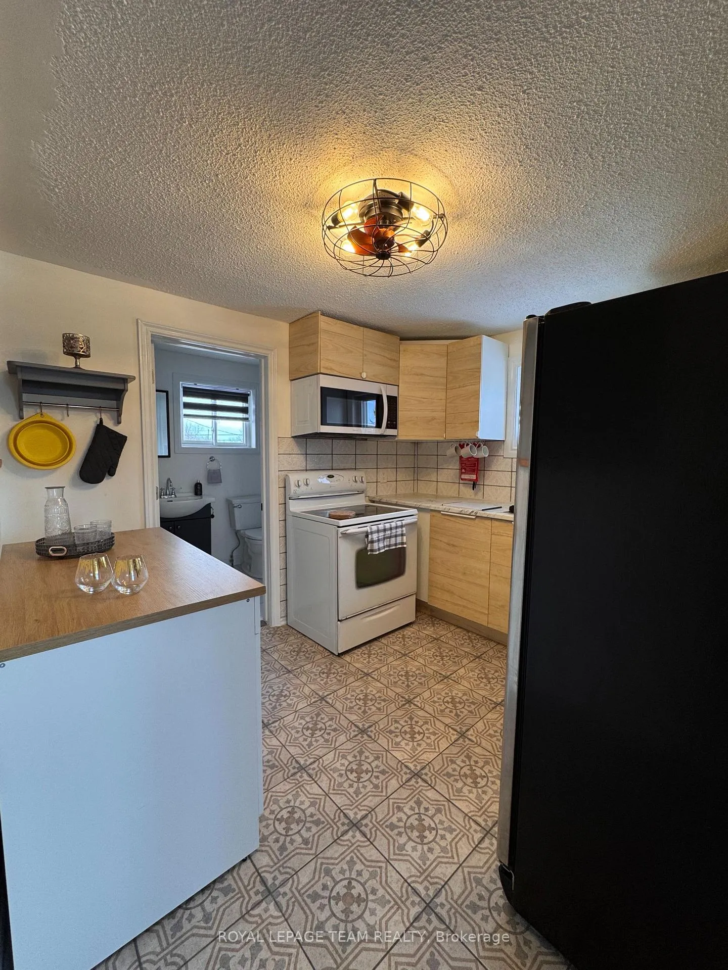Photo 10 of Unit 2, 1133 Maisonneuve Street, Ottawa, Convent Glen South — HOMEH