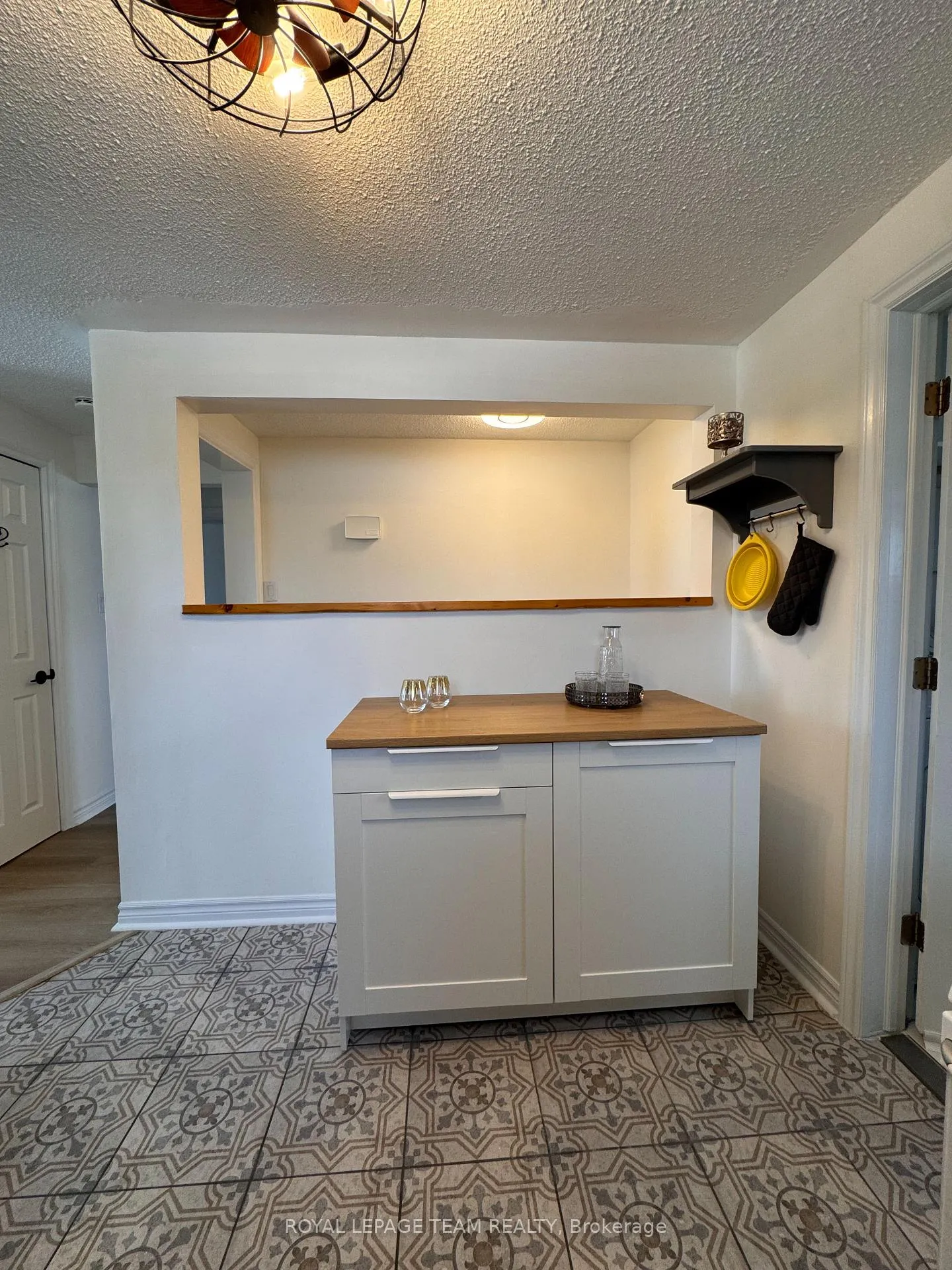 Photo 11 of Unit 2, 1133 Maisonneuve Street, Ottawa, Convent Glen South — HOMEH