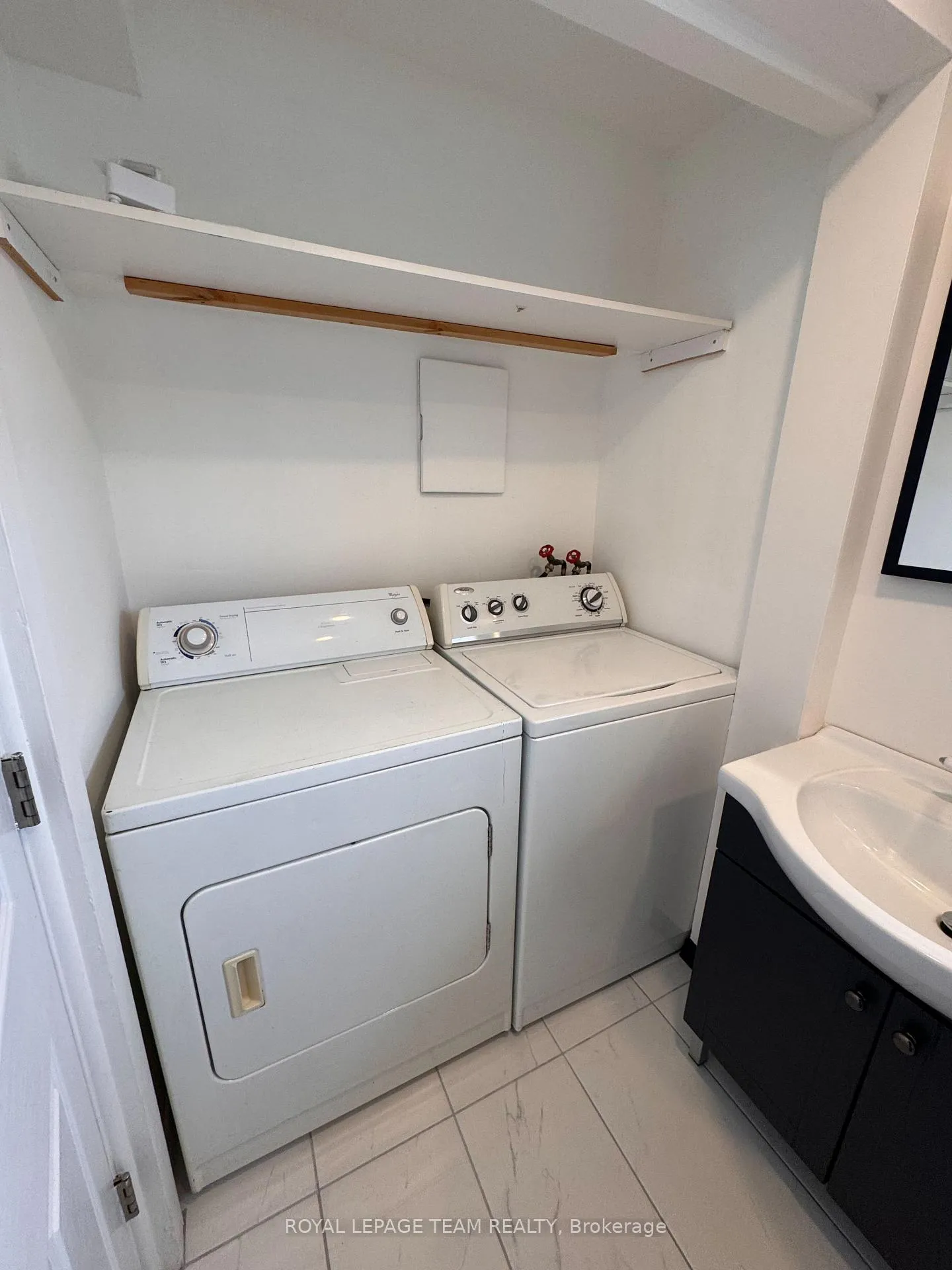 Photo 15 of Unit 2, 1133 Maisonneuve Street, Ottawa, Convent Glen South — HOMEH