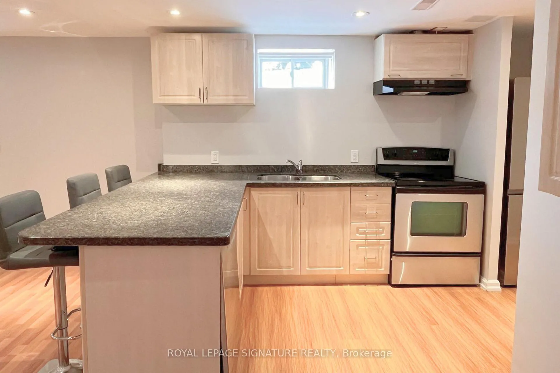Photo 4 of Unit Basement, 53 Guery Crescent, Vaughan, East Woodbridge — HOMEH
