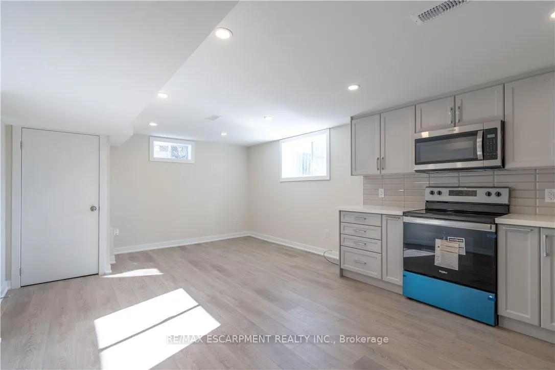 Photo 6 of Unit 2, 749 Upper Ottawa Street, Hamilton, Huntington — HOMEH