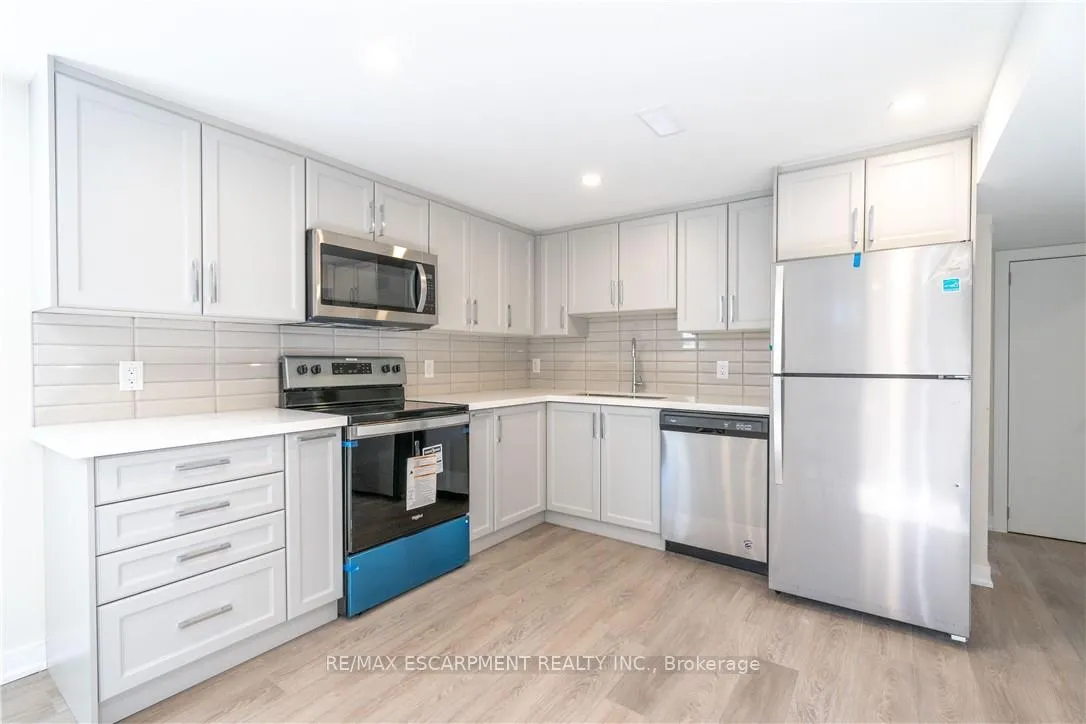 Photo 8 of Unit 2, 749 Upper Ottawa Street, Hamilton, Huntington — HOMEH