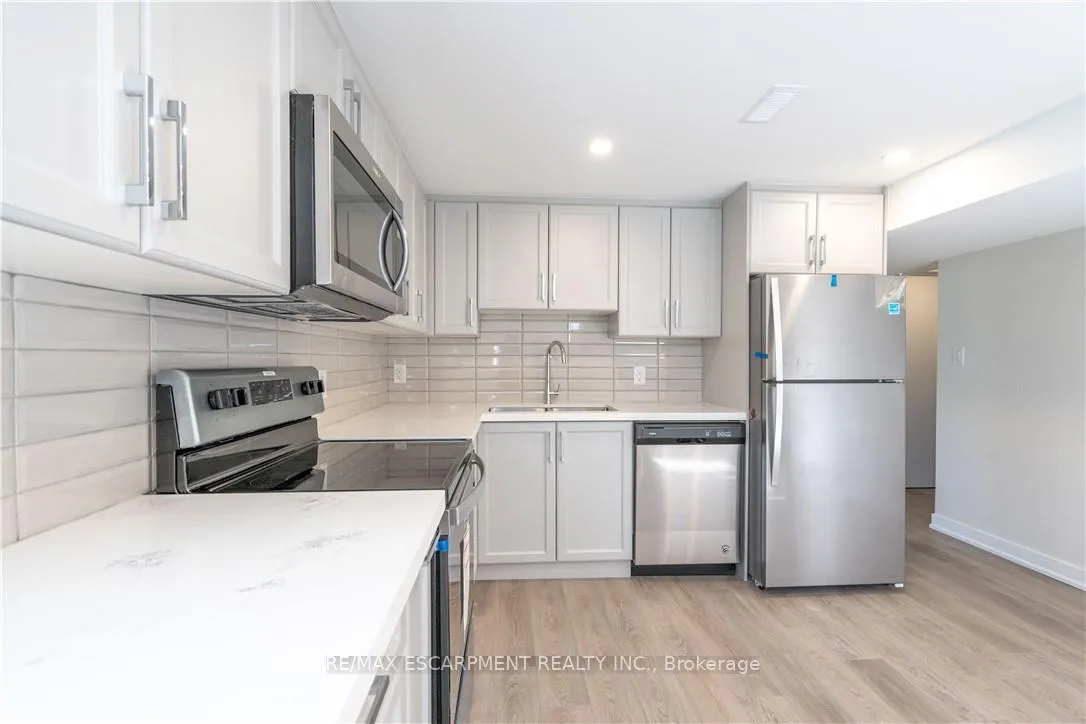 Photo 9 of Unit 2, 749 Upper Ottawa Street, Hamilton, Huntington — HOMEH