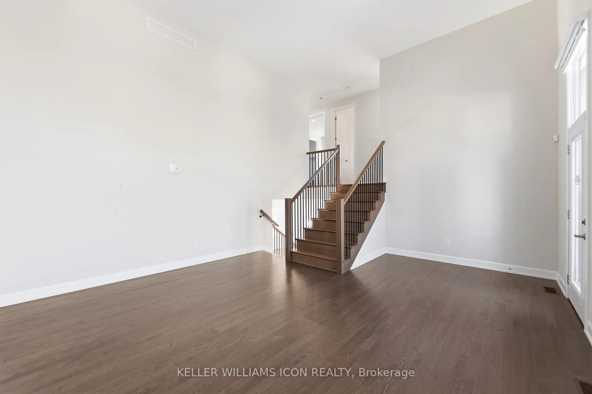 Photo 13 of 357 Peninsula Road, Ottawa, Barrhaven - Heritage Park — HOMEH