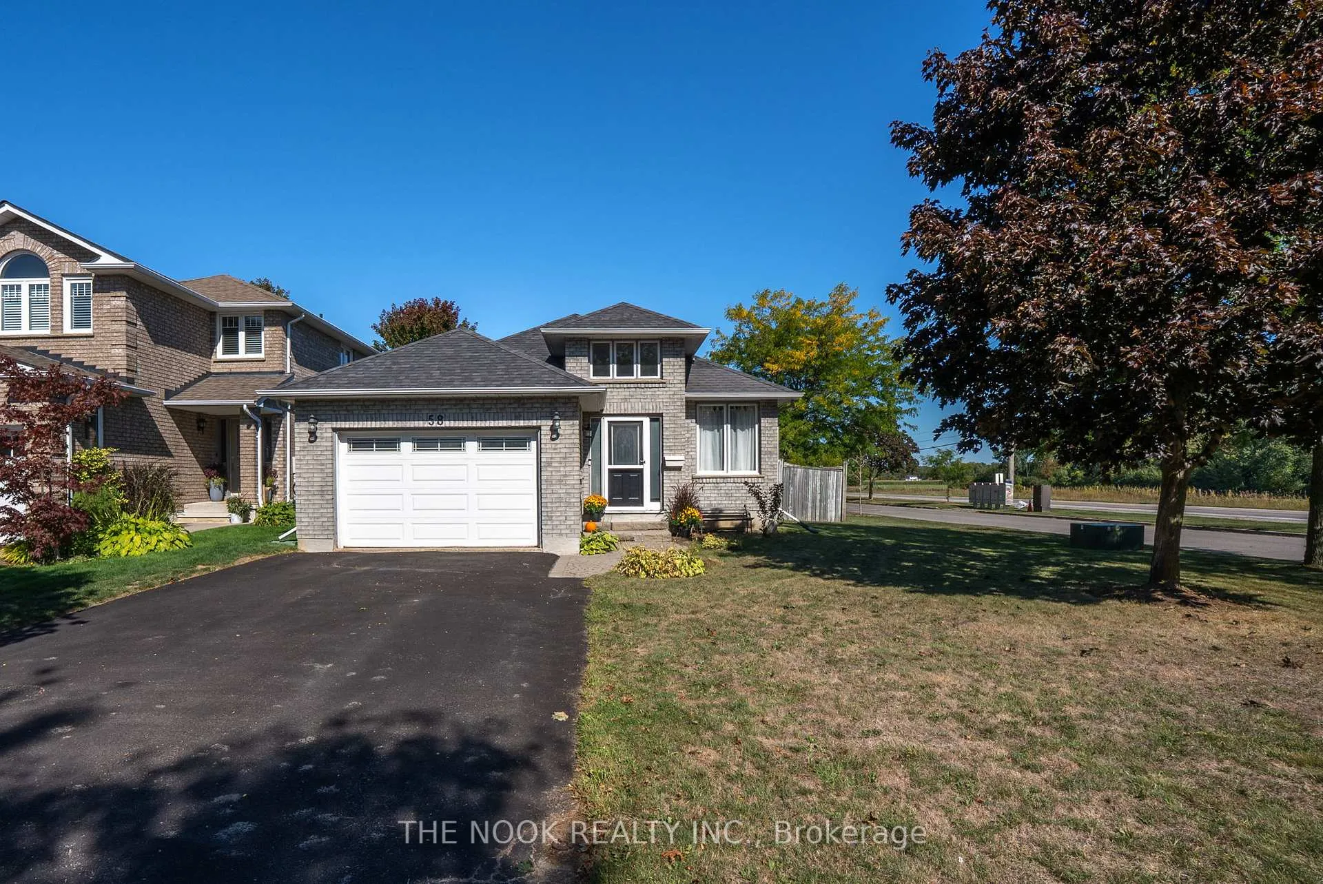 Photo 2 of 58 Stagemaster Crescent, Clarington, Courtice — HOMEH