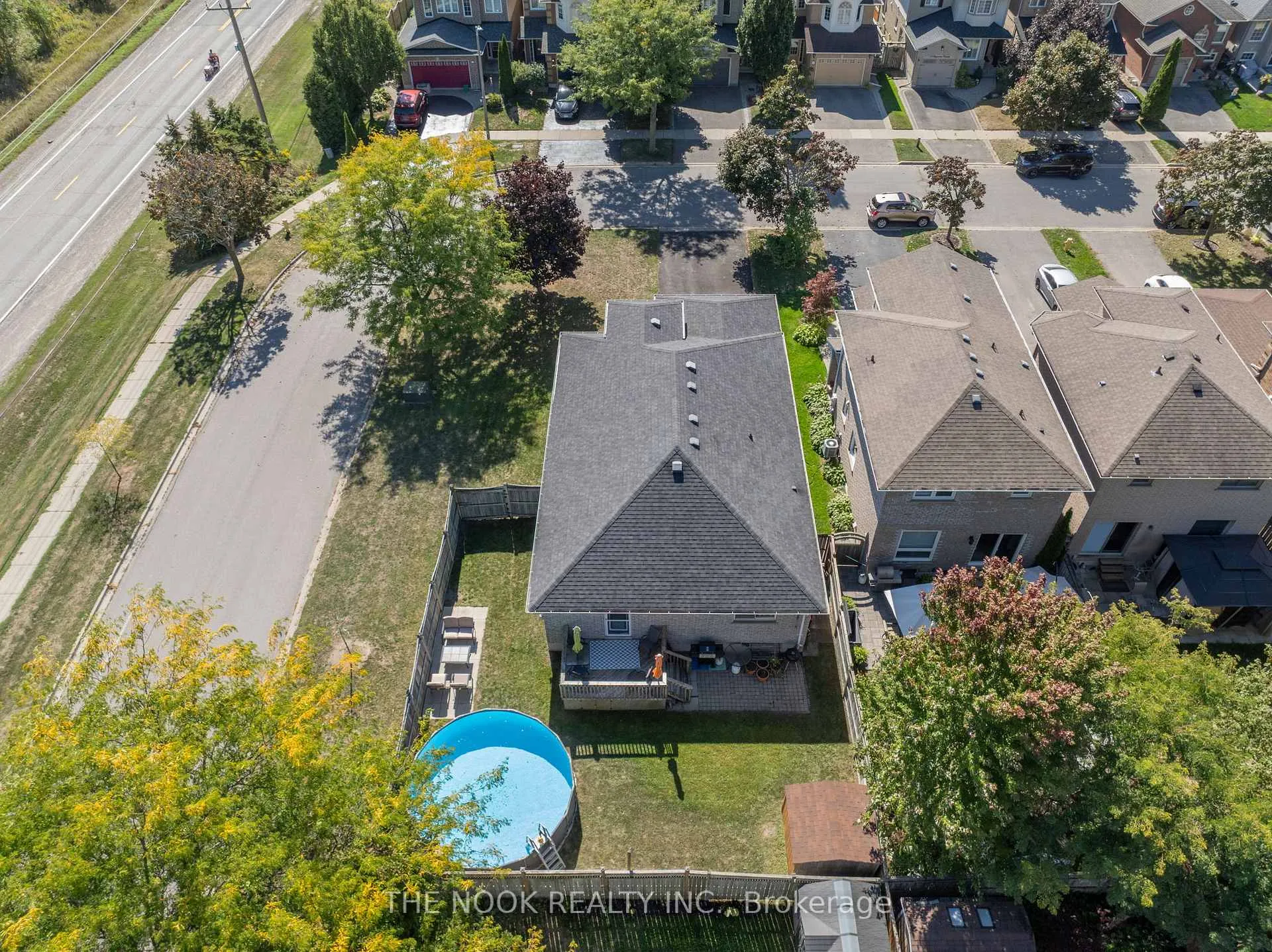 Photo 3 of 58 Stagemaster Crescent, Clarington, Courtice — HOMEH