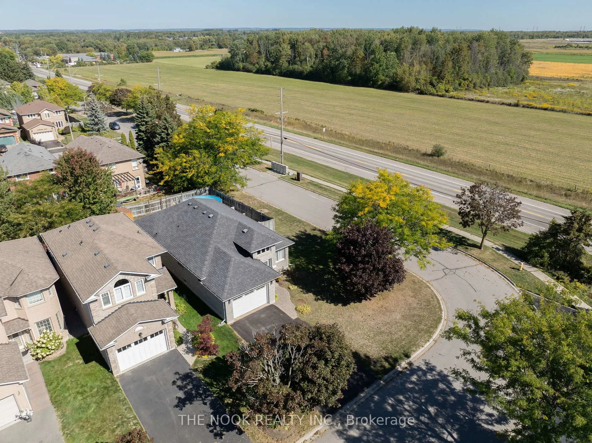 Photo 4 of 58 Stagemaster Crescent, Clarington, Courtice — HOMEH