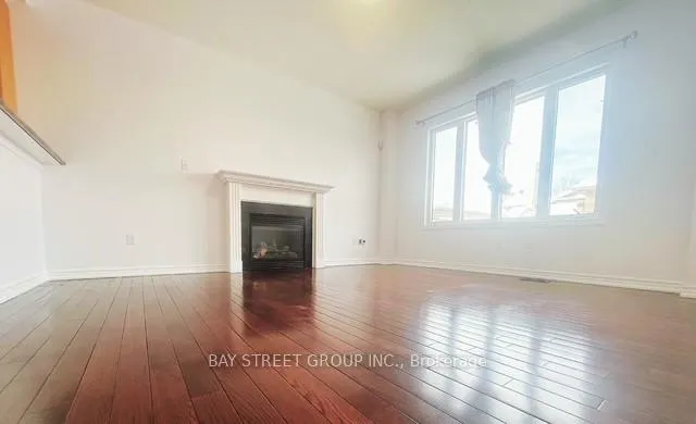 Photo 3 of 16 Silverdale Road N, Markham, Cornell — HOMEH
