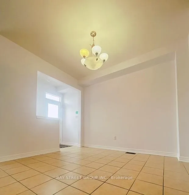 Photo 4 of 16 Silverdale Road N, Markham, Cornell — HOMEH